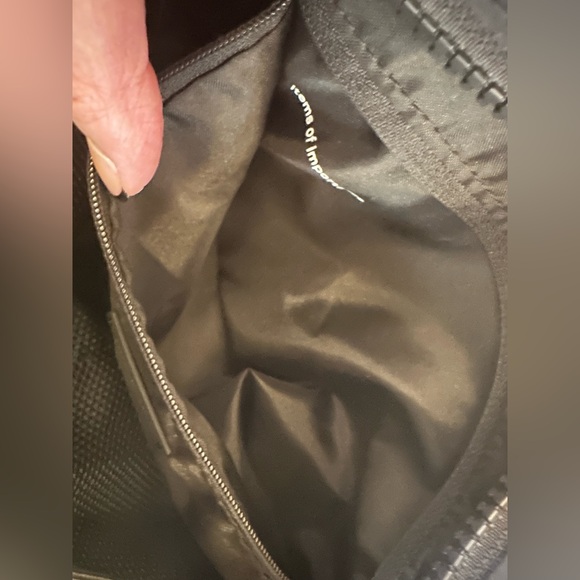 Lululemon Clean Lines Crossbody Bag 2.8L - Picture 9 of 11